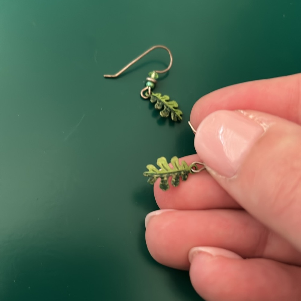 Oak leaf drop earrings - Picture 2 of 2